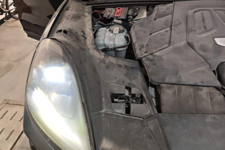 Used Porsche Cayenne 2018 Cayenne 3.0T Engine Bay Right