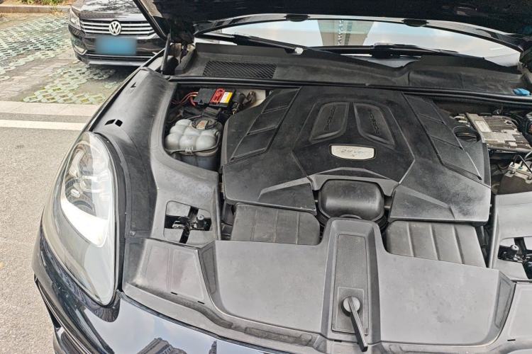 Used Porsche Cayenne 2018 Cayenne S 2.9T Engine Bay Right
