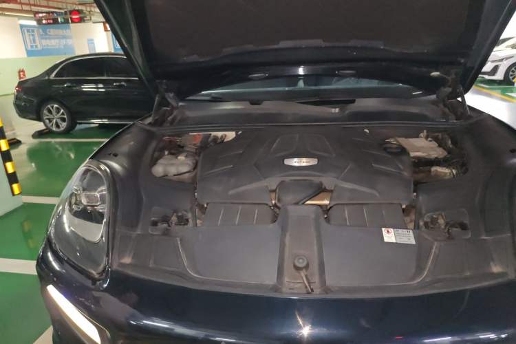 Used Porsche Cayenne 2018 Cayenne 3.0T Engine Bay Right