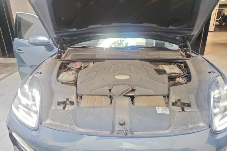 Used Porsche Cayenne 2018 Cayenne 3.0T Engine Bay Right