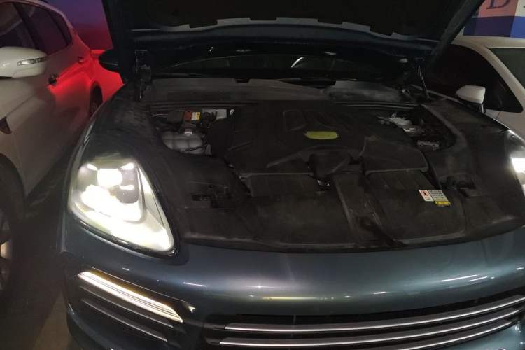 Used Porsche Cayenne 2018 Cayenne 3.0T Engine Bay Right