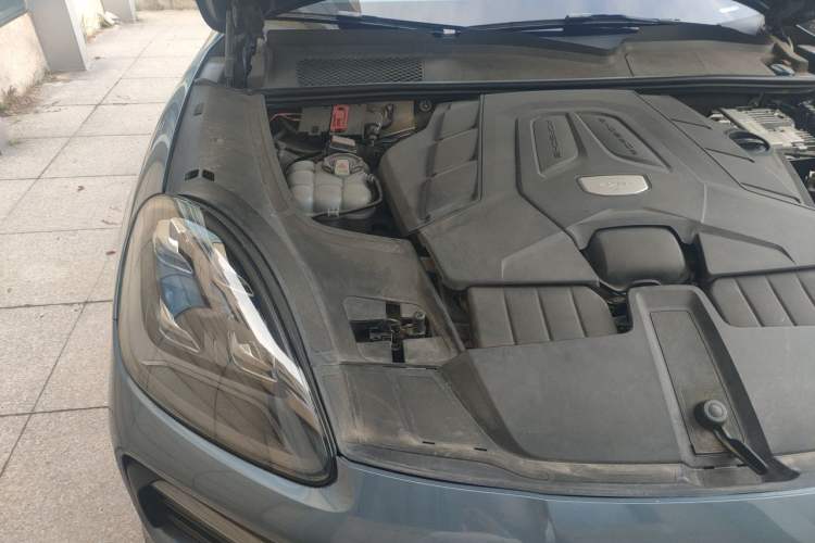 Used Porsche Cayenne 2018 Cayenne S 2.9T Engine Bay Right