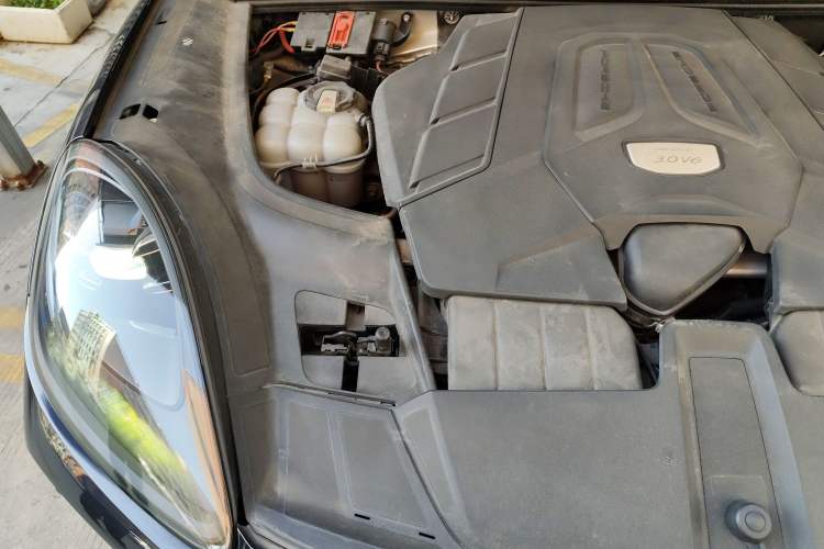 Used Porsche Cayenne 2018 Cayenne 3.0T Engine Bay Right