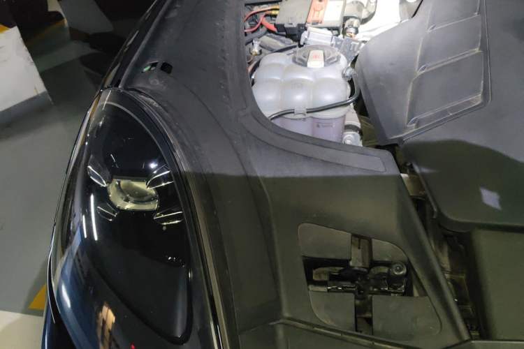 Used Porsche Cayenne 2018 Cayenne 3.0T Engine Bay Right