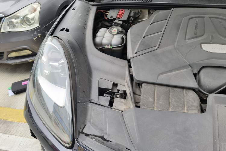 Used Porsche Cayenne 2018 Cayenne 3.0T Engine Bay Right