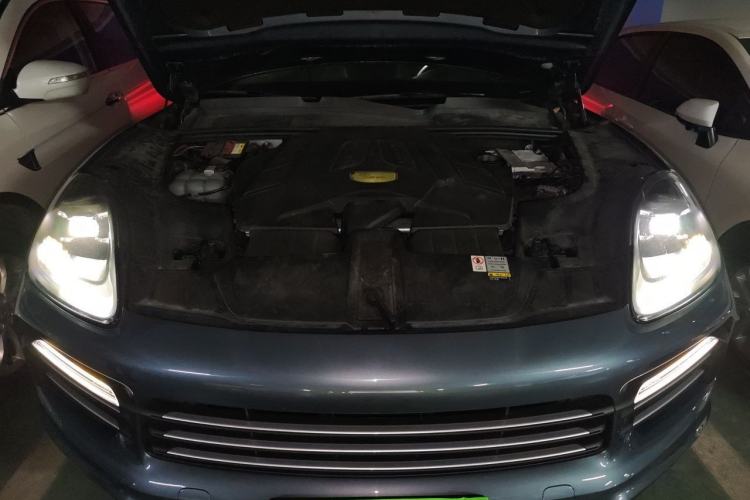 Used Porsche Cayenne 2018 Cayenne 3.0T Engine Bay