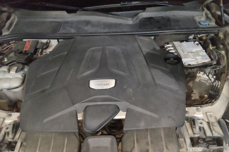 Used Porsche Cayenne 2018 Cayenne 3.0T Engine Bay