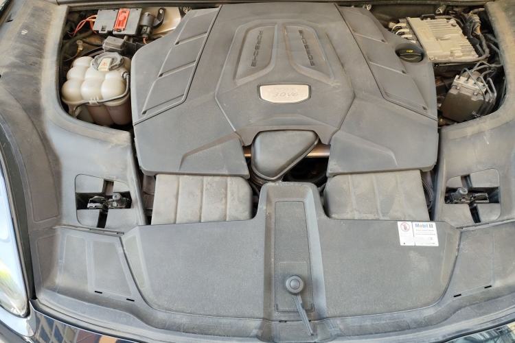 Used Porsche Cayenne 2018 Cayenne 3.0T Engine Bay