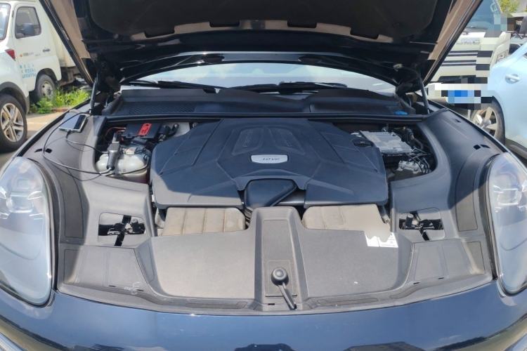 Used Porsche Cayenne 2018 Cayenne 3.0T Engine Bay