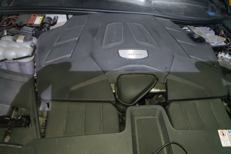 Used Porsche Cayenne 2018 Cayenne 3.0T Engine Bay