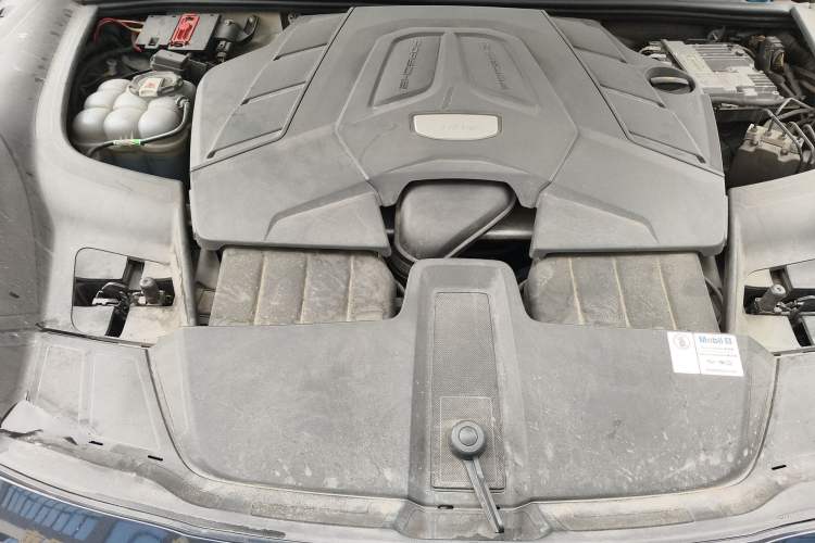 Used Porsche Cayenne 2018 Cayenne 3.0T Engine Bay