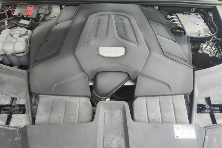 Used Porsche Cayenne 2018 Cayenne 3.0T Engine Bay