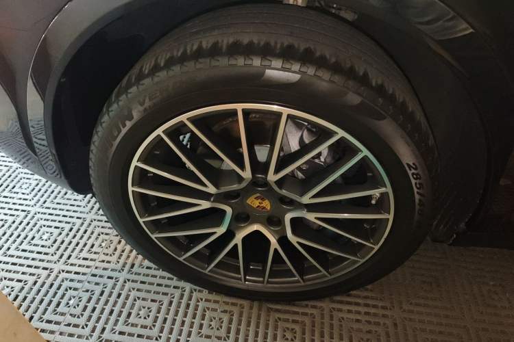 Used Porsche Cayenne 2018 3.0T Exterior 1