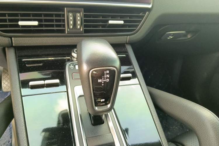 Used Porsche Cayenne 2018 Cayenne 3.0T Gear Lever