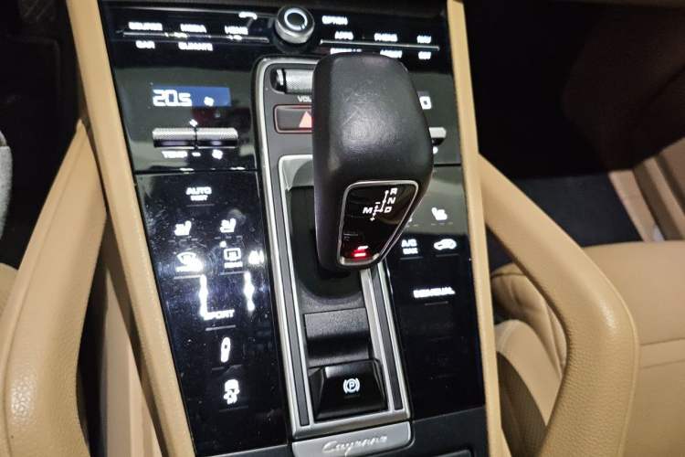 Used Porsche Cayenne 2018 Cayenne 3.0T Gear Lever