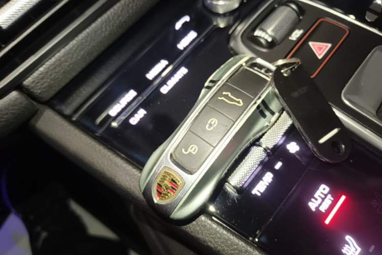 Used Porsche Cayenne 2018 Cayenne 3.0T Interior 1