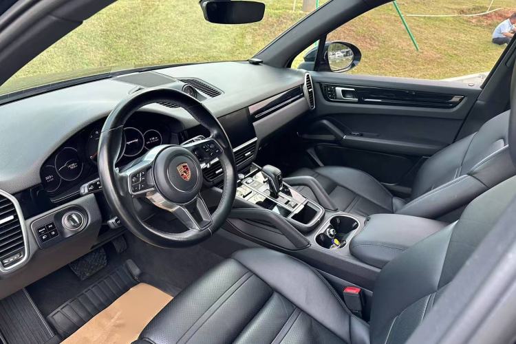 Used Porsche Cayenne 2018 3.0T Interior 3
