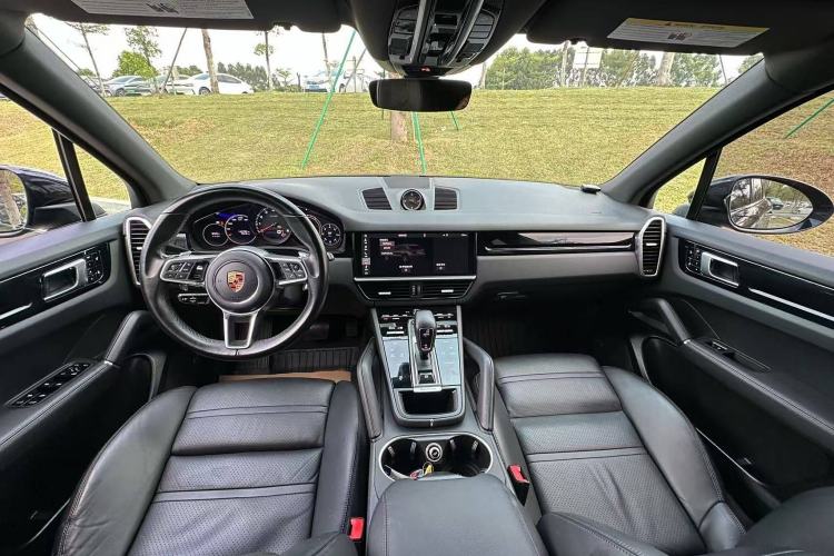 Used Porsche Cayenne 2018 3.0T Interior 4