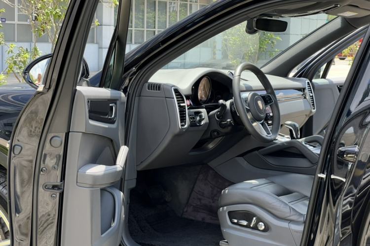 Used Porsche Cayenne 2018 Cayenne 3.0T Interior 5