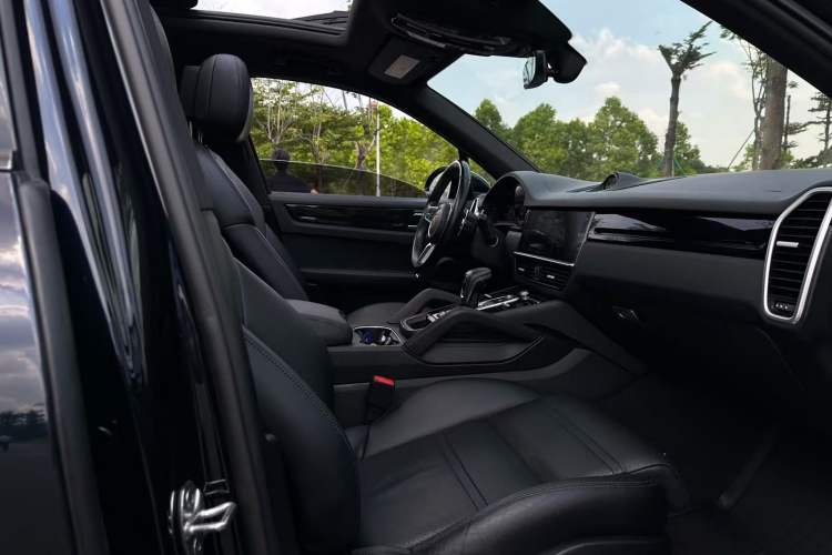 Used Porsche Cayenne 2018 3.0T Interior 6