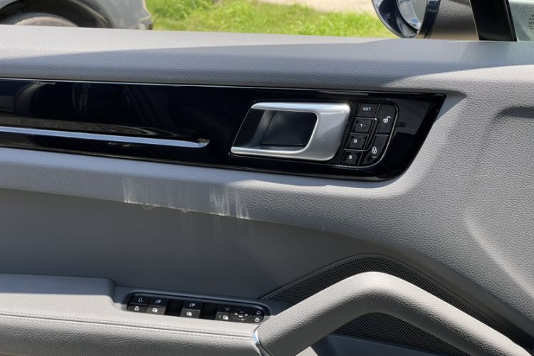 Used Porsche Cayenne 2018 Cayenne 3.0T Interior 9