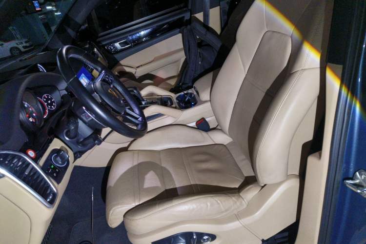 Used Porsche Cayenne 2018 Cayenne 3.0T Left Front Seat