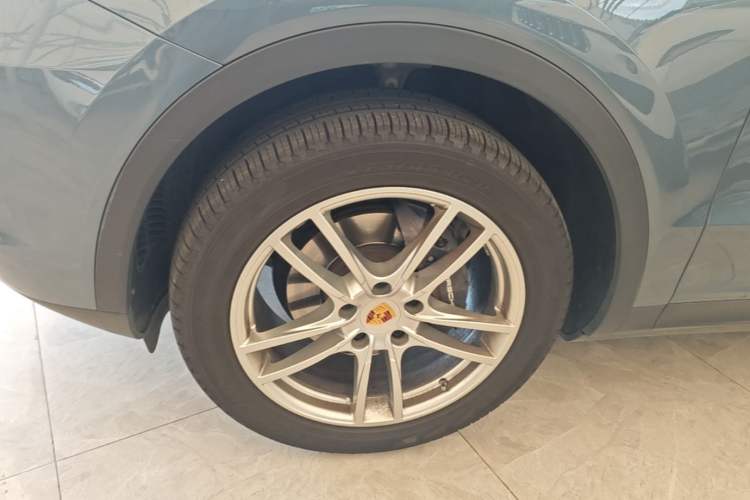 Used Porsche Cayenne 2018 Cayenne 3.0T Left Front Wheel Hub