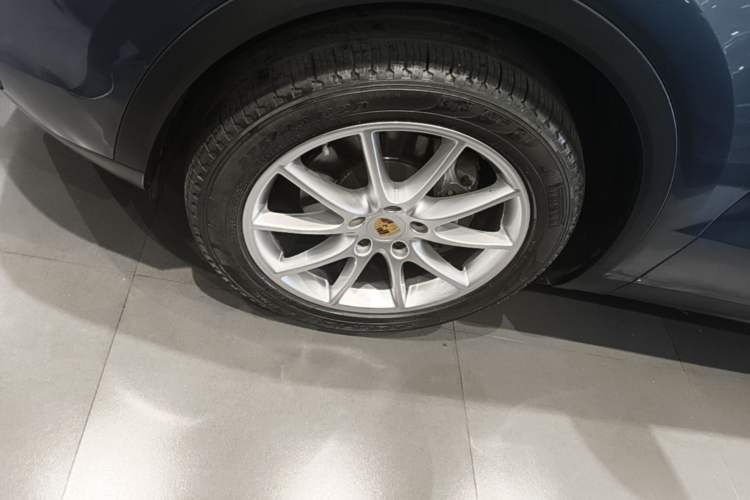 Used Porsche Cayenne 2018 Cayenne 3.0T Left Front Wheel Hub