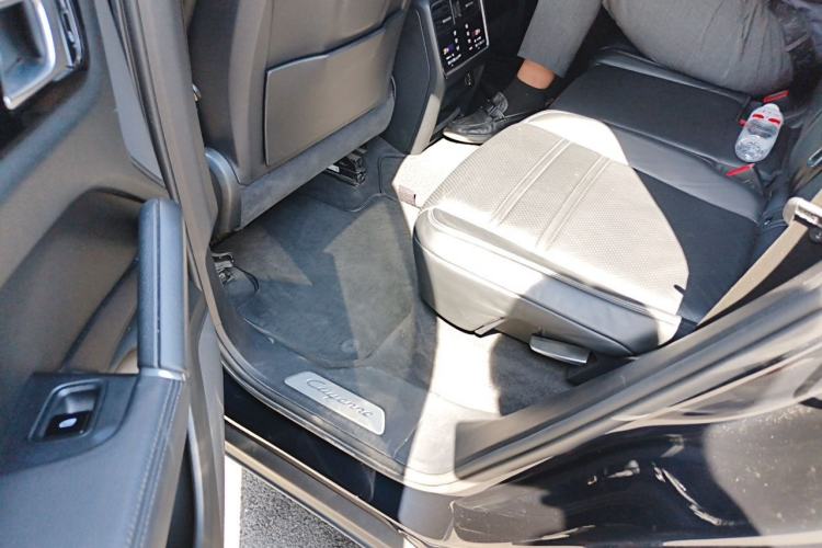 Used Porsche Cayenne 2018 Cayenne 3.0T Left Rear Seat