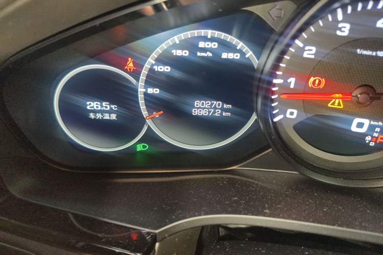 Used Porsche Cayenne 2018 Cayenne 3.0T Odometer Close Up