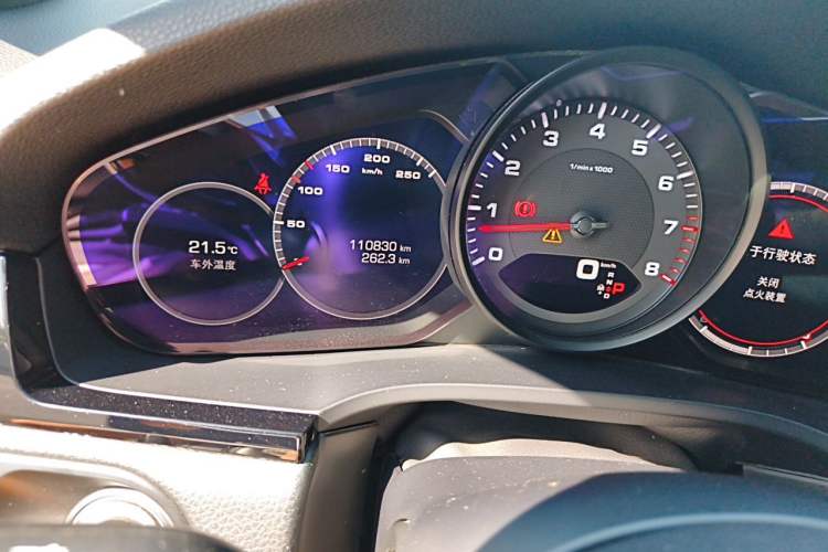Used Porsche Cayenne 2018 Cayenne 3.0T Odometer Close Up
