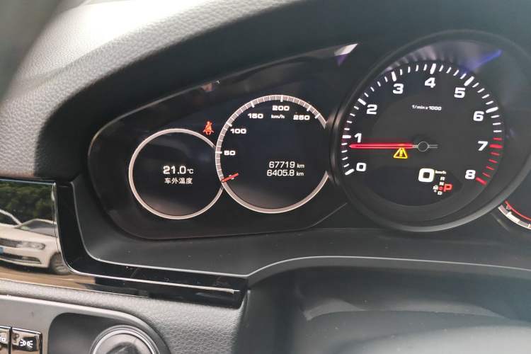 Used Porsche Cayenne 2018 Cayenne 3.0T Odometer Close Up