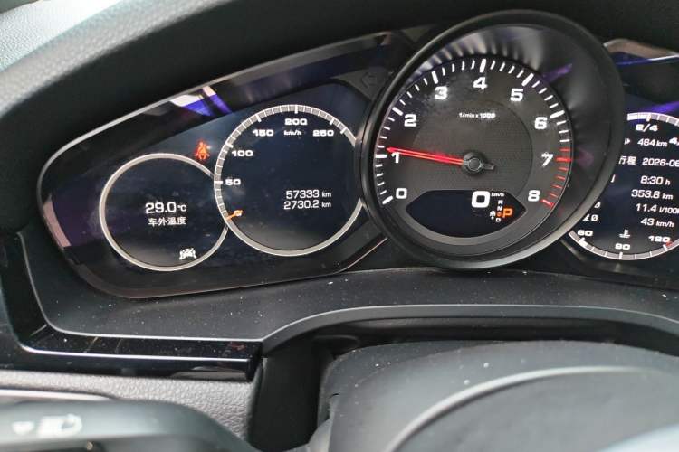 Used Porsche Cayenne 2018 Cayenne 3.0T Odometer Close Up