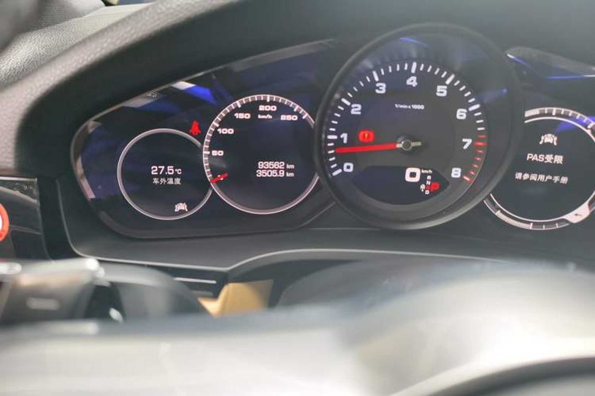 Used Porsche Cayenne 2018 Cayenne 3.0T Odometer Close Up