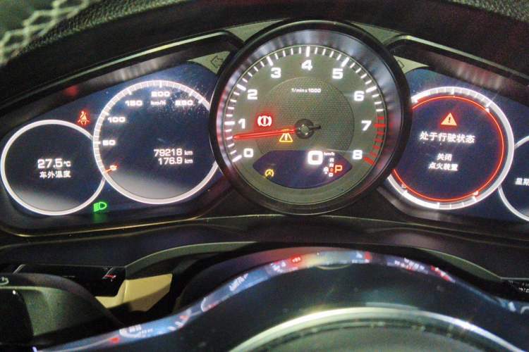 Used Porsche Cayenne 2018 Cayenne 3.0T Odometer Close Up