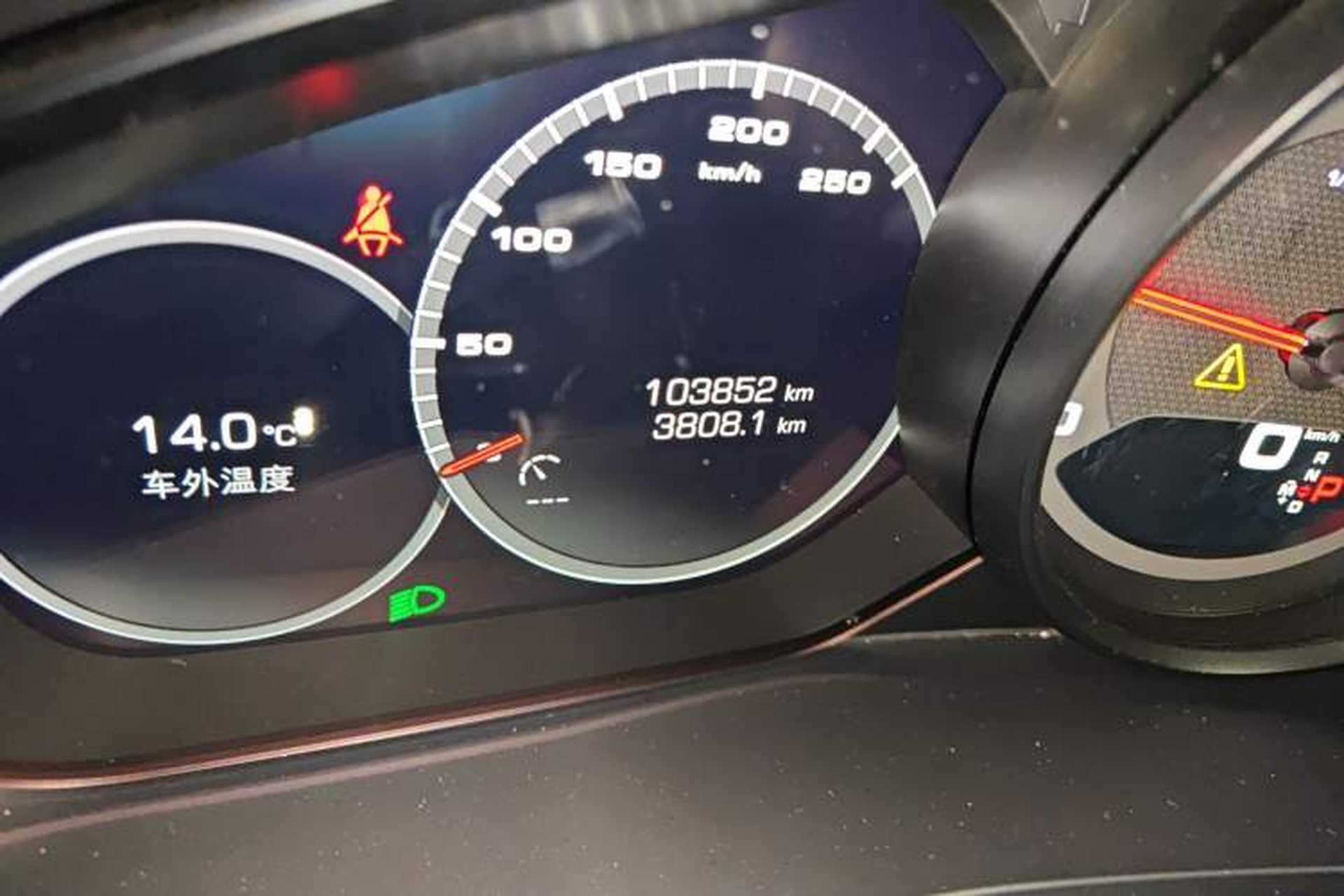 Used Porsche Cayenne 2018 Cayenne 3.0T Odometer Close Up