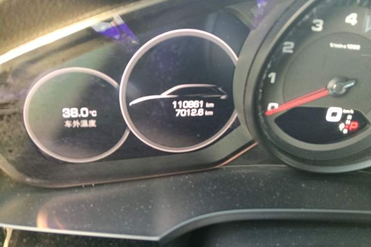 Used Porsche Cayenne 2018 Cayenne 3.0T Odometer Close Up