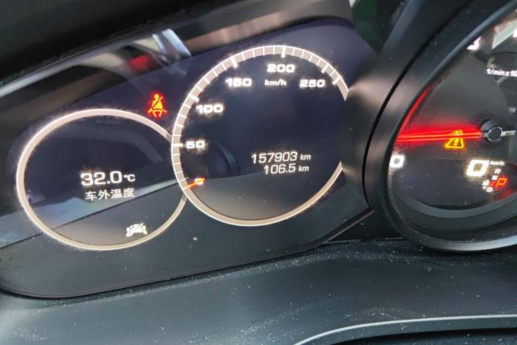 Used Porsche Cayenne 2018 Cayenne 3.0T Odometer Close Up