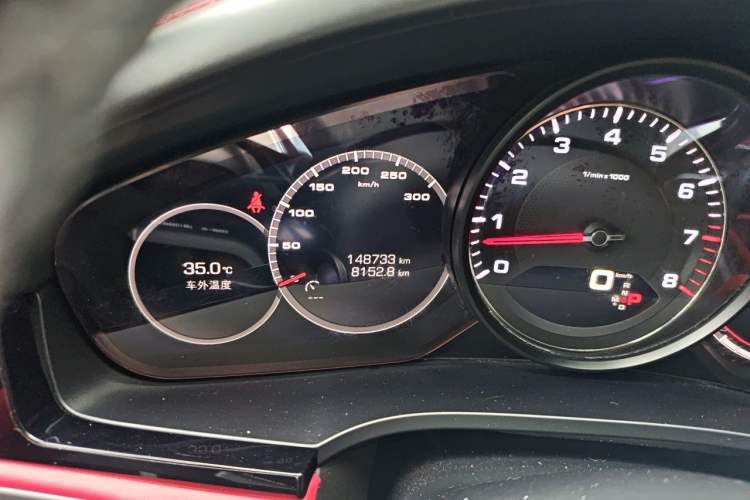 Used Porsche Cayenne 2018 Cayenne S 2.9T Odometer Close Up