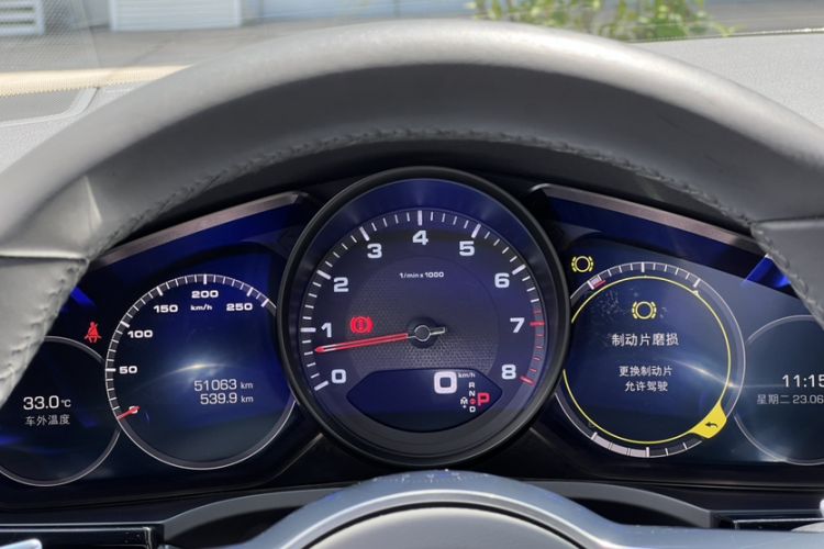 Used Porsche Cayenne 2018 Cayenne 3.0T Odometer Close Up