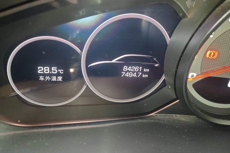 Used Porsche Cayenne 2018 Cayenne 3.0T Odometer Close Up