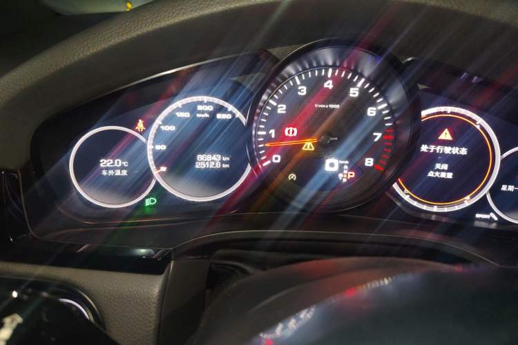 Used Porsche Cayenne 2018 Cayenne 3.0T Odometer Close Up