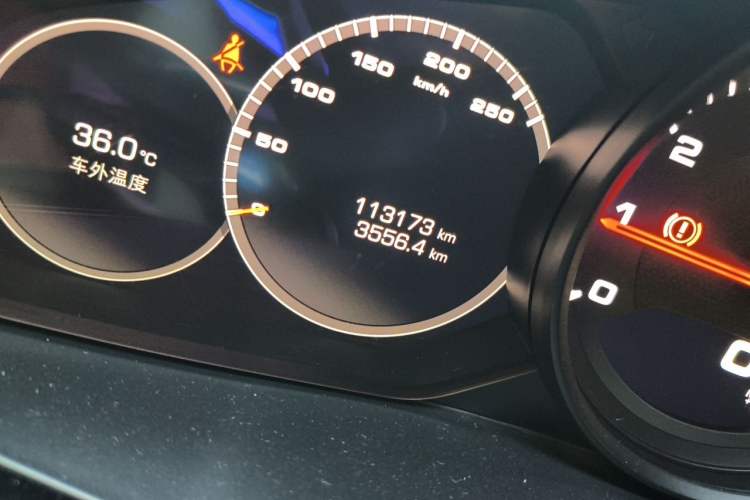 Used Porsche Cayenne 2018 Cayenne 3.0T Odometer Close Up