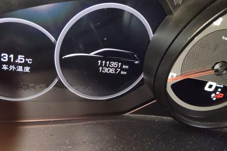 Used Porsche Cayenne 2018 Cayenne 3.0T Odometer Close Up