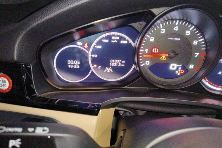 Used Porsche Cayenne 2018 Cayenne 3.0T Odometer Close Up