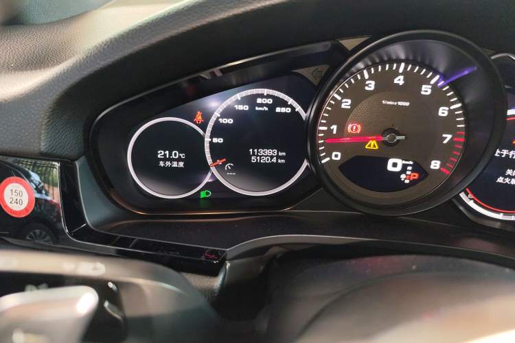 Used Porsche Cayenne 2018 Cayenne 3.0T Odometer Close Up