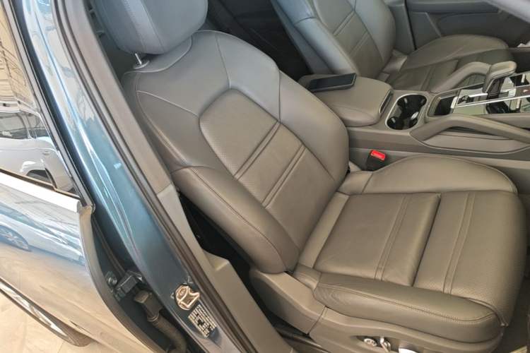Used Porsche Cayenne 2018 Cayenne 3.0T Right Front Seat