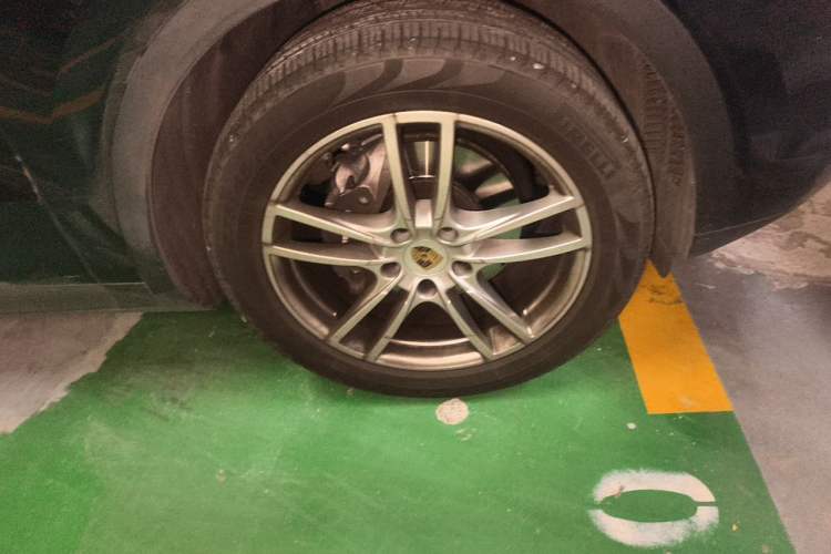 Used Porsche Cayenne 2018 Cayenne 3.0T Right Front Wheel Hub