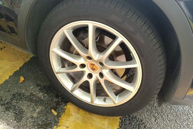 Used Porsche Cayenne 2018 Cayenne 3.0T Right Front Wheel Hub