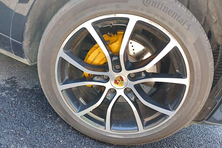 Used Porsche Cayenne 2018 Cayenne 3.0T Right Front Wheel Hub